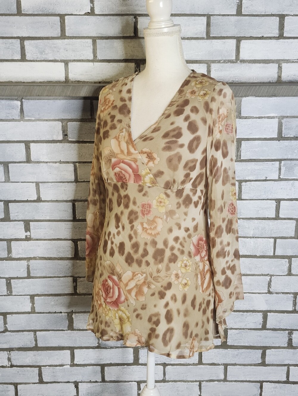 New York City Designs Co Small Silk Top Long Sleeve Cheetah Floral V-Neck